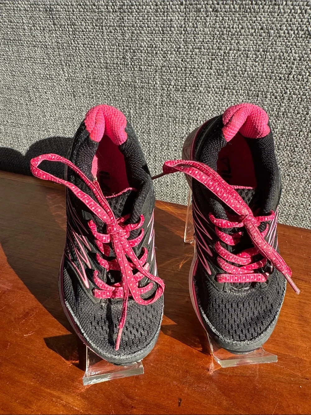 Fila Toddler Girls Black & Hot PinkLightweight Mesh Sneakers Size 11 Toddler